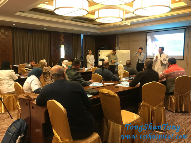 Peking Tung Shin Tang Chinese Medical Hospital held a training course on traditional Chinese medicine to attract foreign students to specialize in acupuncture and moxibustion